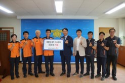 [포토뉴스]강원도시가스, 춘천소방서에 벌집 제거용품 전달