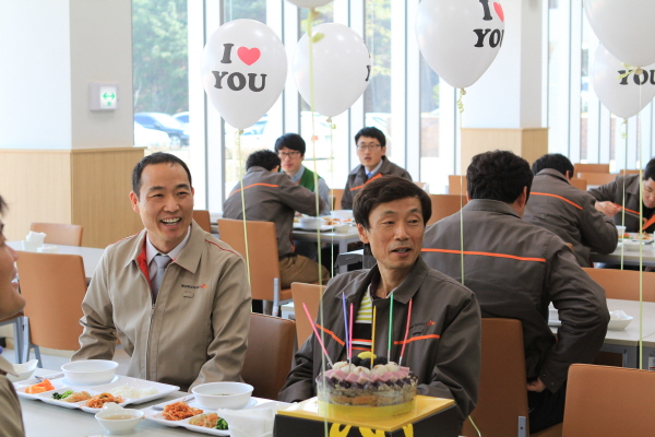 영남ES, 3월 생일맞이 직원 축하파티