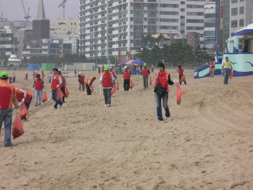 부산도시가스 임직원, 광안리 환경정화활동(6/23)