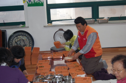 강원도시가스, 사랑의 점심 도시락 배달 (11/13)