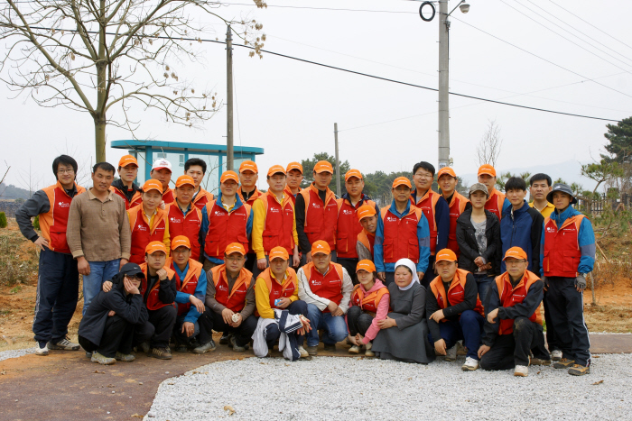 영보은혜의집에서 나무심기