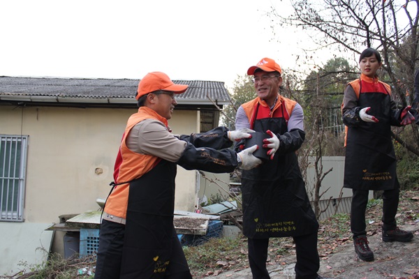 영남ES(구미), 사랑의 연탄 나누기 행사 (10/30)